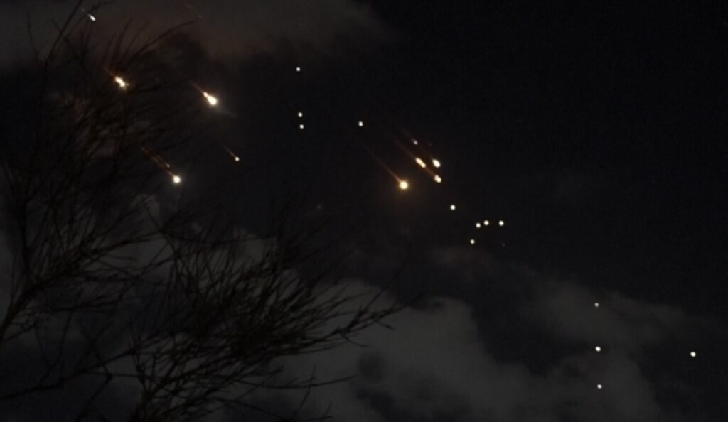 Иран атаковал Израиль сотнями ракет