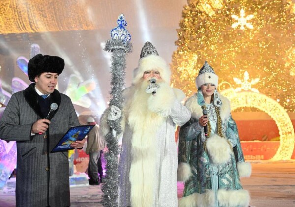 В Алматы торжественно зажгли главную новогоднюю елку