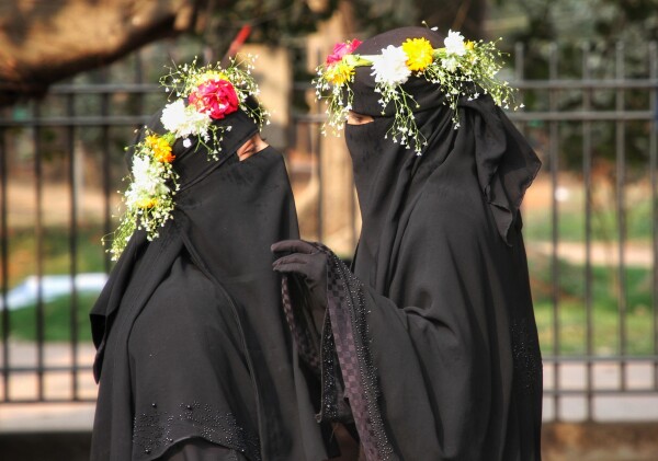 Штрафы за самокаты, одежду с закрытым лицом и контент: что изменилось в Казахстане