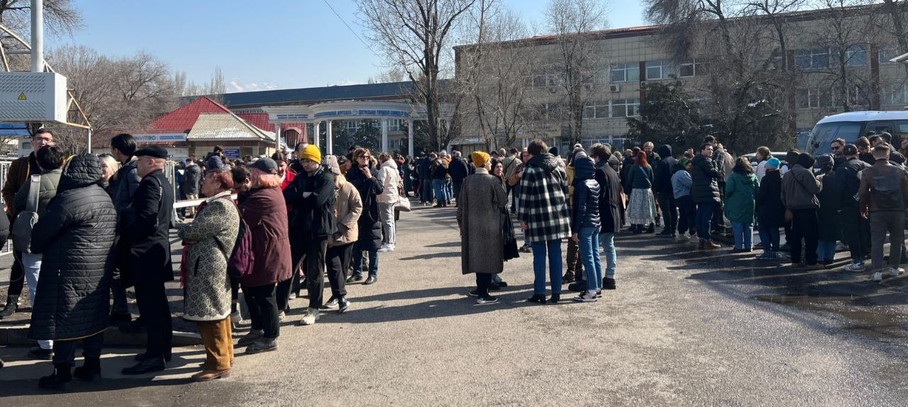 photo_5456622964951865910_y